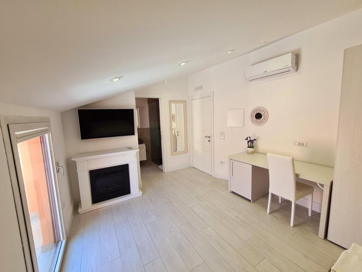 Isola Nel Parco Villas & Rooms ลามัดดาเลนา ภายนอก รูปภาพ